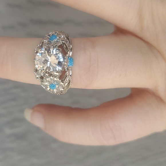 New Round Cubic Zirconia Daisy Silver Ring. - Picture 2 of 6